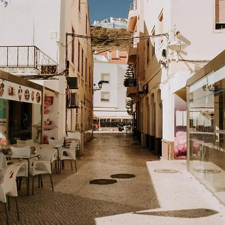 Апартаменты Oliveiras Do Mar - Local